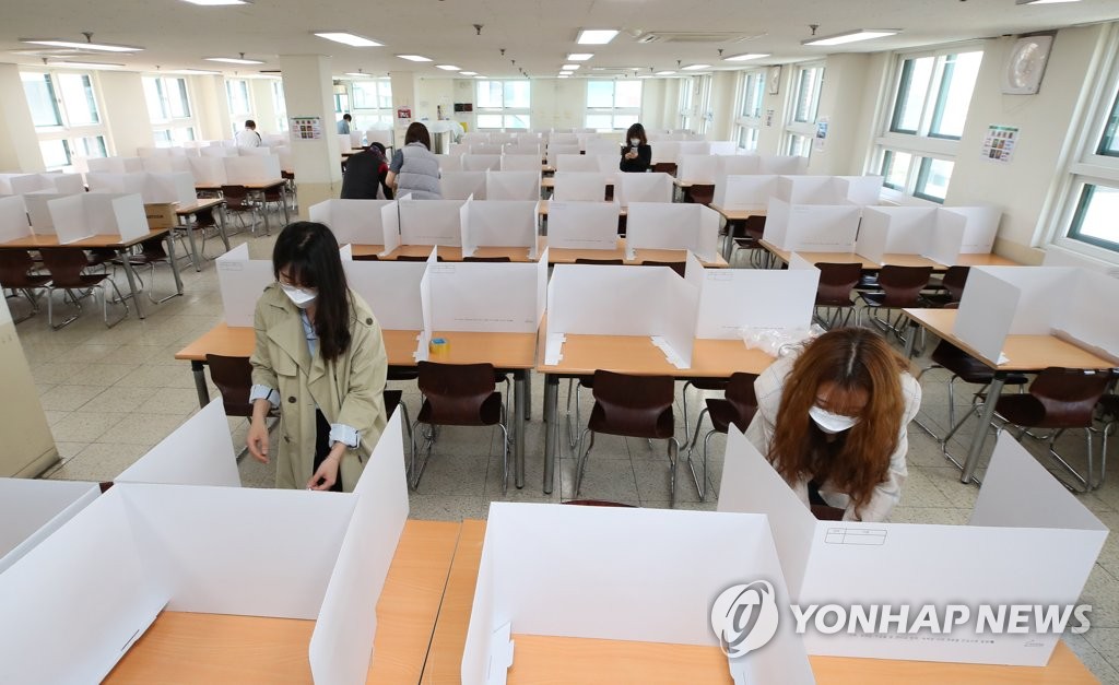 韓國一高中設置餐桌隔板 為學生提供安全良好的用餐環境【組圖】【2】
