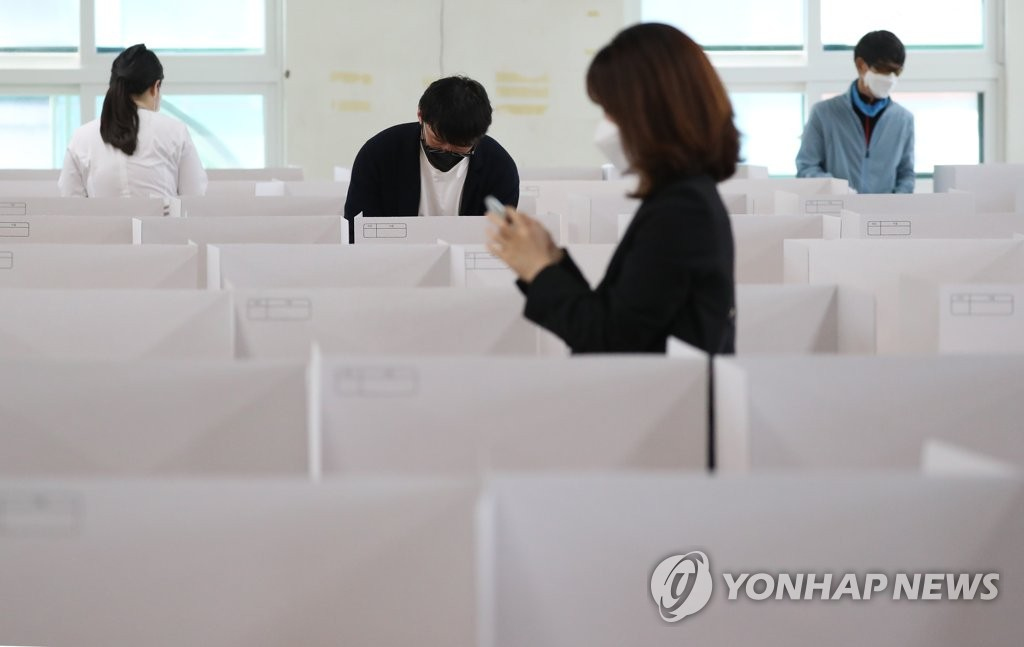 韓國一高中設置餐桌隔板 為學生提供安全良好的用餐環境【組圖】【4】