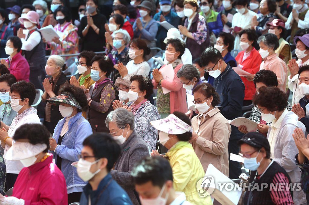 5月30日，首爾鐘路區曹溪寺舉辦佛祖誕辰紀念儀式，大批民眾參加。