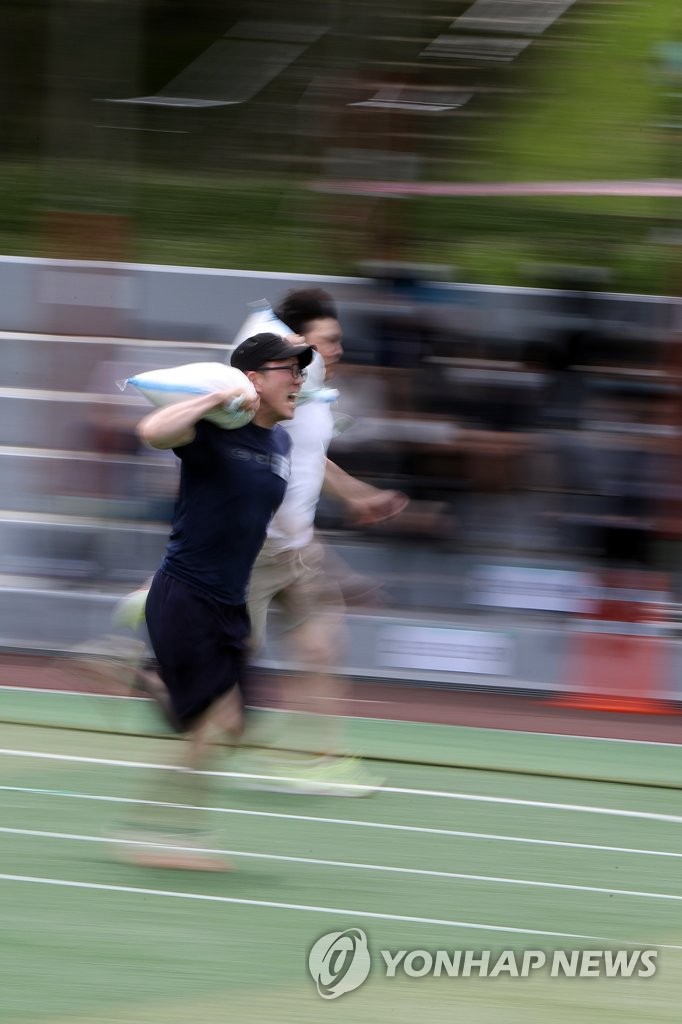 奔跑吧！韓國球場上拉開一場別開生面的體能測試【3】
