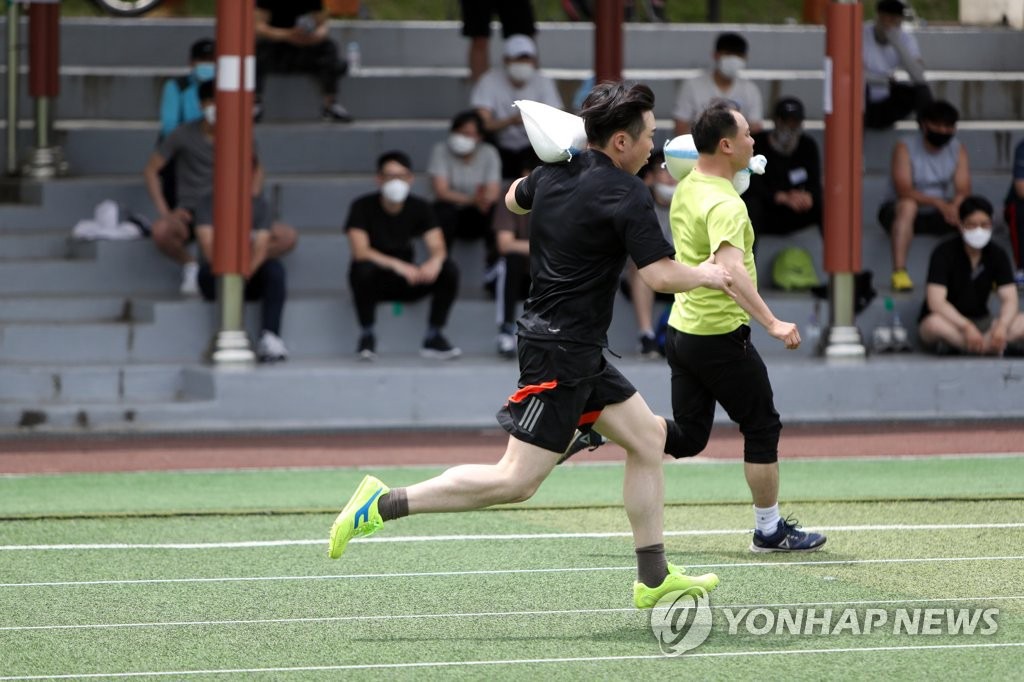 奔跑吧！韓國球場上拉開一場別開生面的體能測試【4】