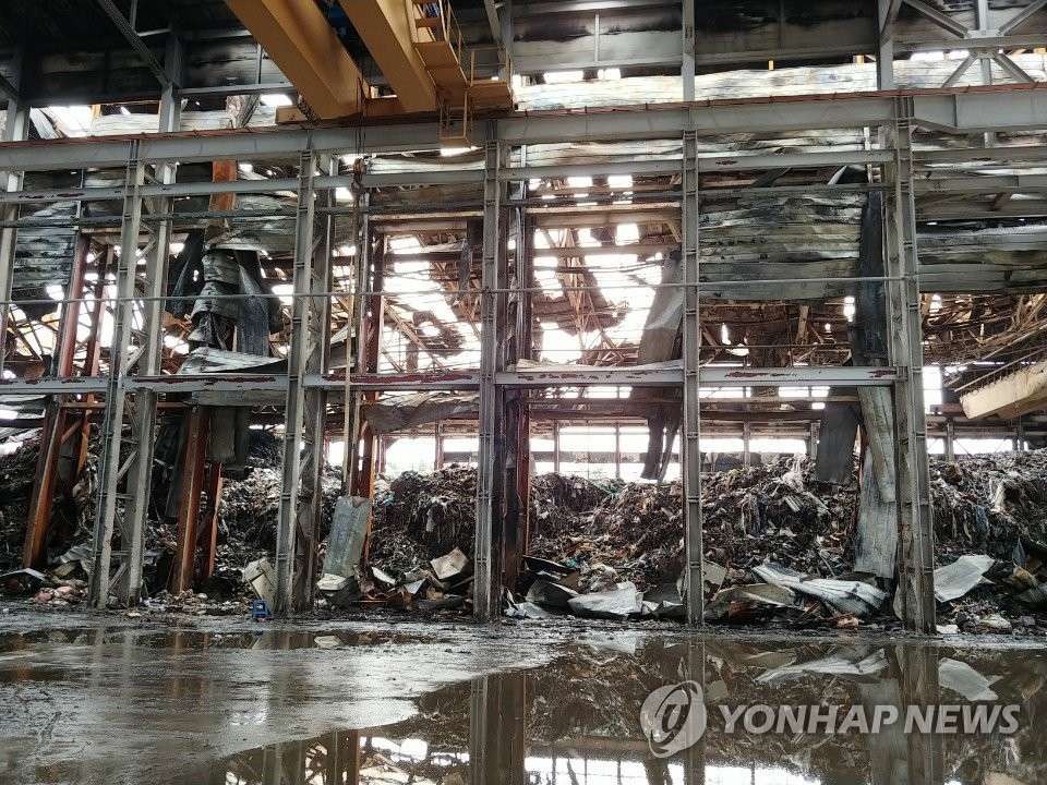 韩国一工业废弃物仓库大火烧了整整7天 财产损失400多万元【2】