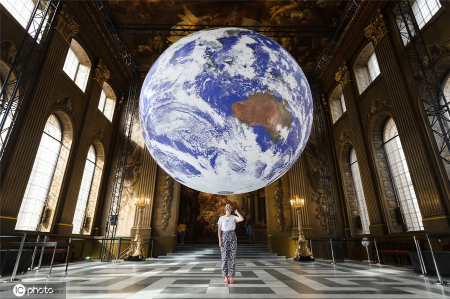 震撼！英國藝術家將“地球”搬進皇家海軍學院