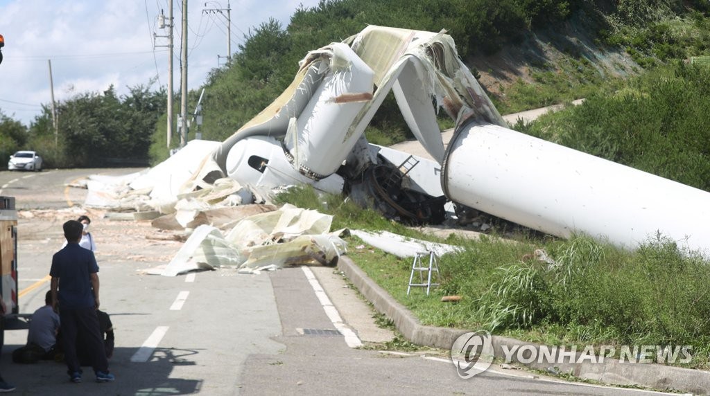 台風“美莎克”登陸韓國 慶南風力發電機被攔腰折斷【組圖】【8】