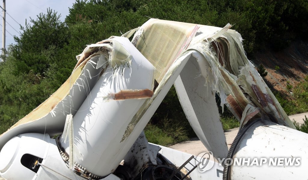 台風“美莎克”登陸韓國 慶南風力發電機被攔腰折斷【組圖】【2】