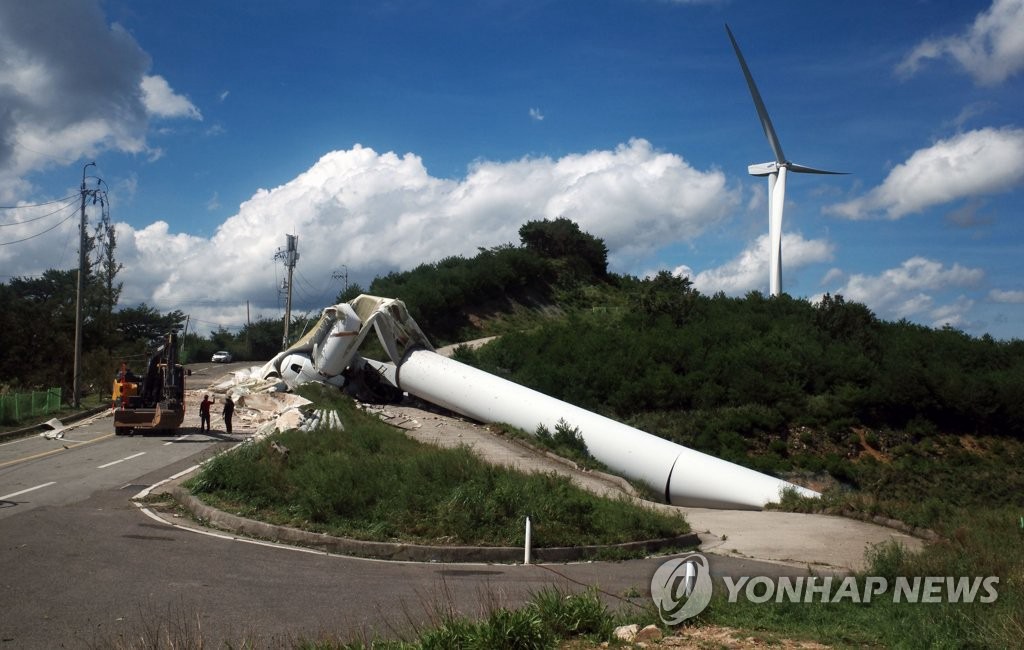 台風“美莎克”登陸韓國 慶南風力發電機被攔腰折斷【組圖】【11】