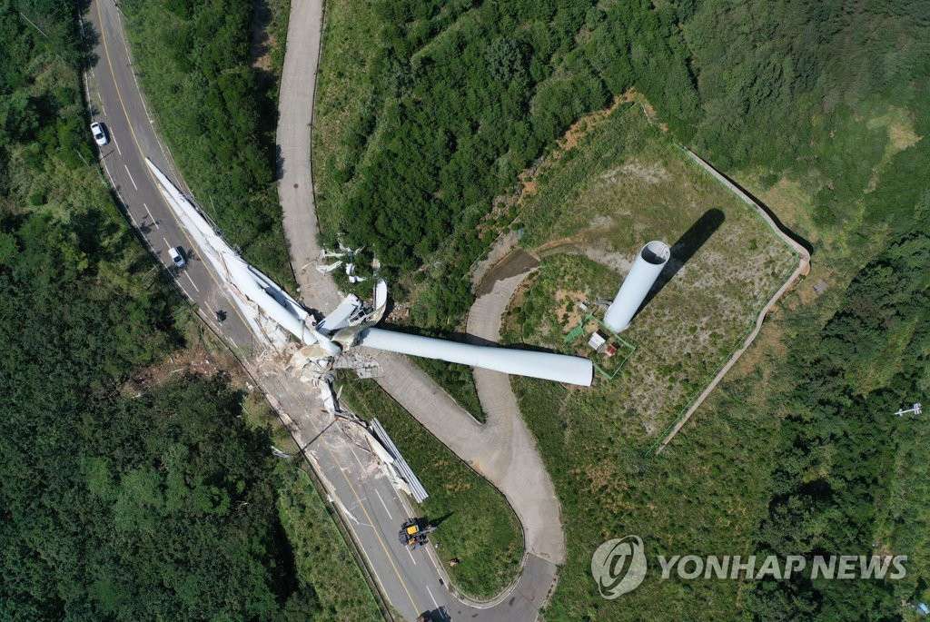 台風“美莎克”登陸韓國 慶南風力發電機被攔腰折斷【組圖】【12】