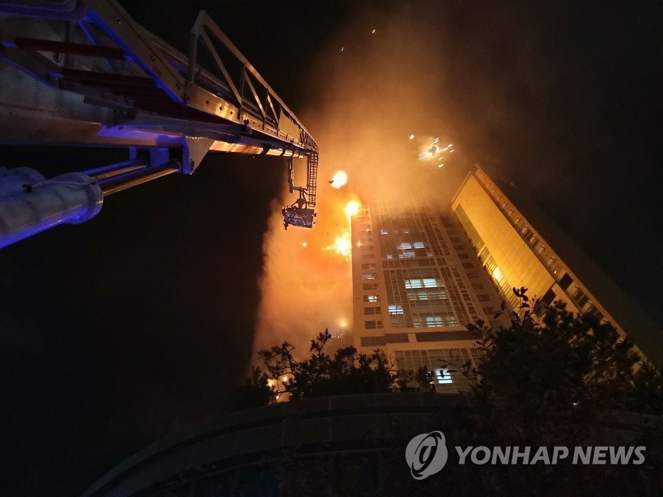 韓國一33層高樓大火已致88人送醫【組圖】