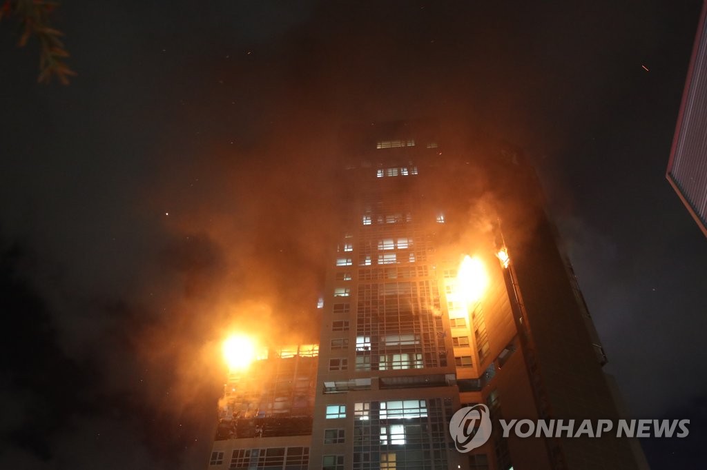 韓國一33層高樓大火已致88人送醫【組圖】【2】