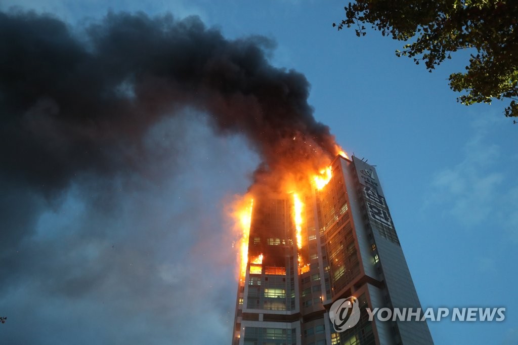 韓國一33層高樓大火已致88人送醫【組圖】【4】