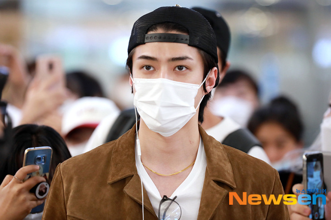 9月13日下午，EXO成員吳世勛結束了在濟州島的行程后，從金浦國際機場抵達韓國。 