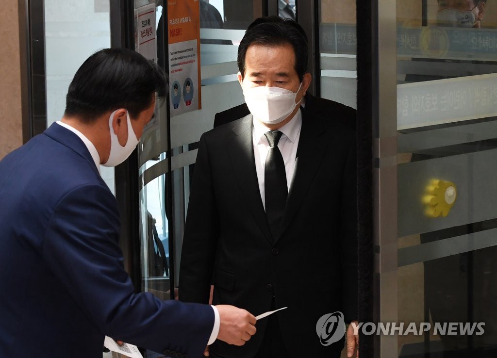 26日下午，韓國國務總理丁世均前來吊唁。
