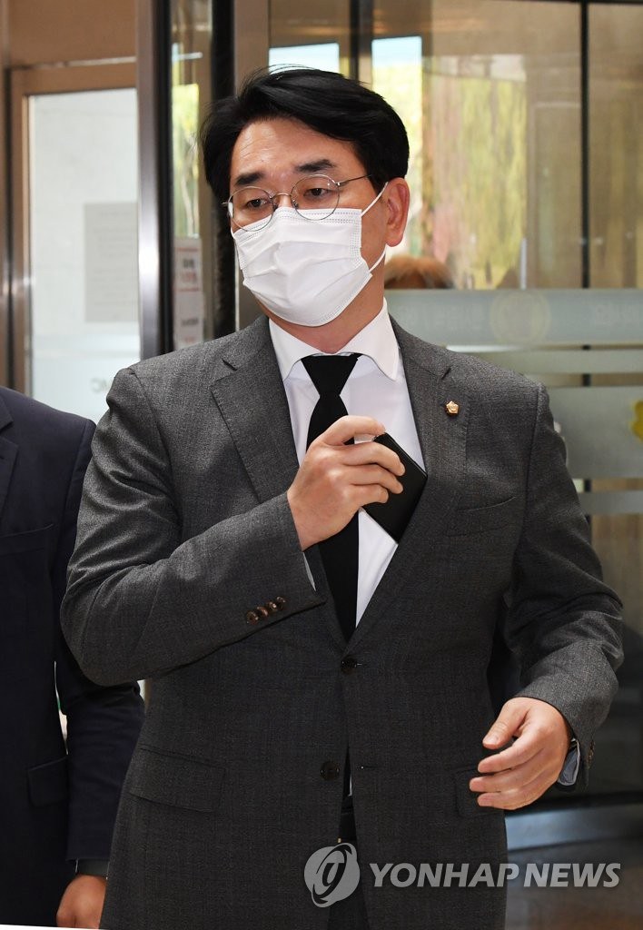 26日下午，韓國共同民主黨議員朴龍鎮前來吊唁。