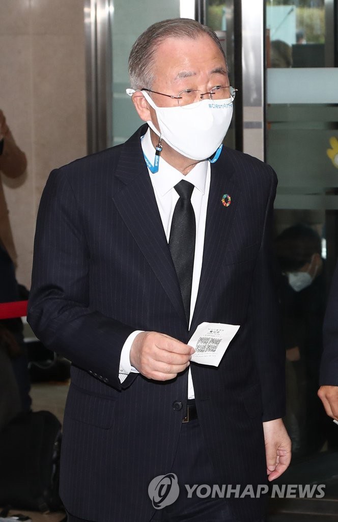 26日下午，韓國國家氣候環境委員會委員長潘基文前來吊唁。