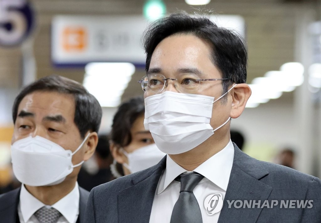9日下午，三星電子副會長李在镕前往瑞草洞首爾高等法院，出席“國政干政案”庭審。
