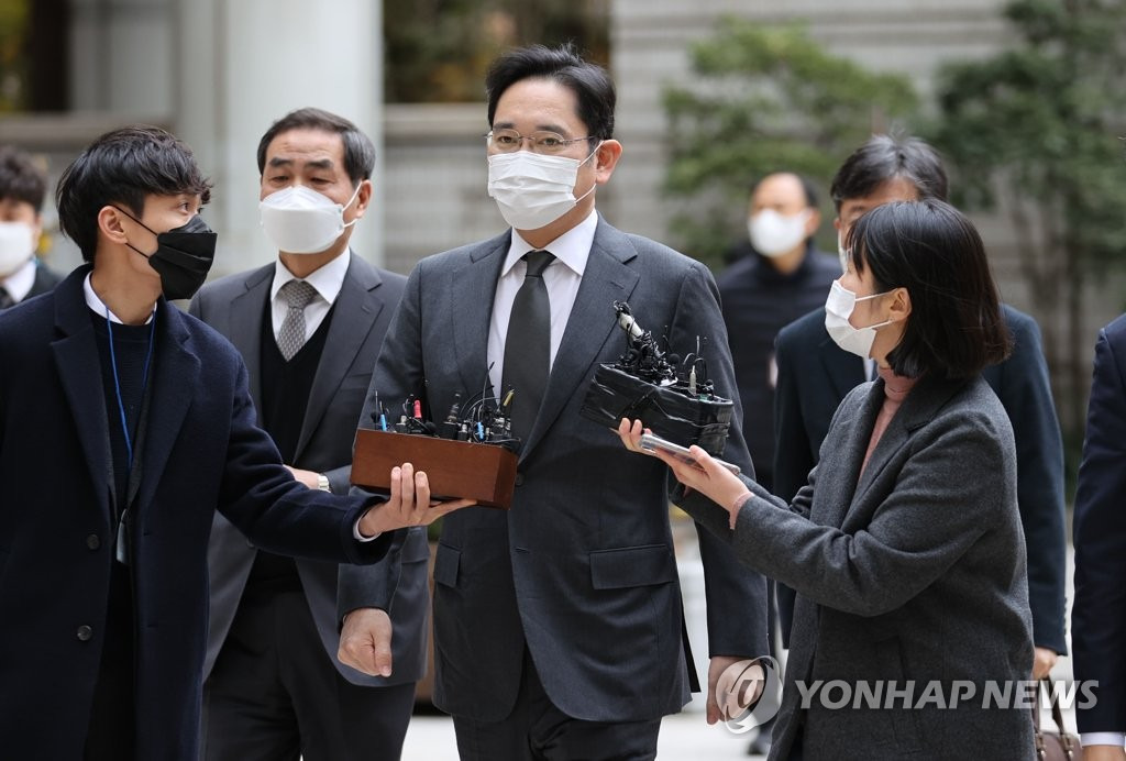 9日下午，三星電子副會長李在镕前往瑞草洞首爾高等法院，出席“國政干政案”庭審。