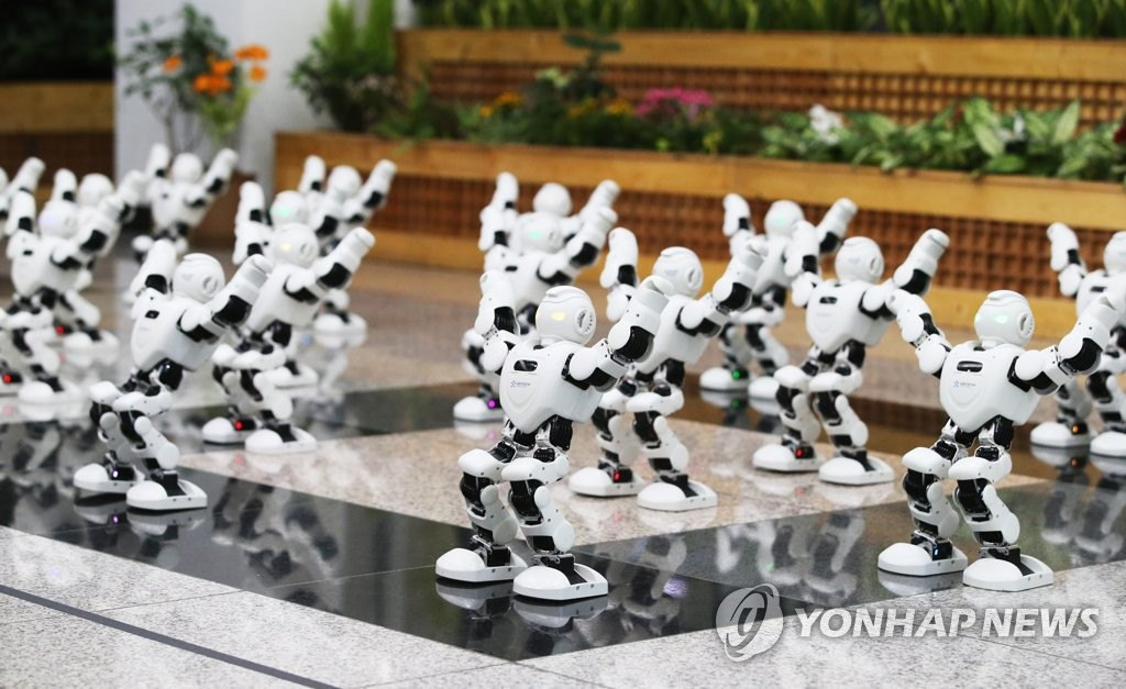 科技帶來視覺盛宴！韓地方政府大樓上演機器人舞蹈【組圖】【2】
