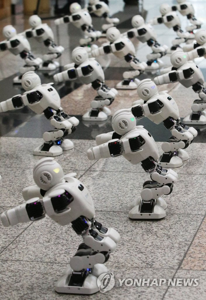科技帶來視覺盛宴！韓地方政府大樓上演機器人舞蹈【組圖】【4】