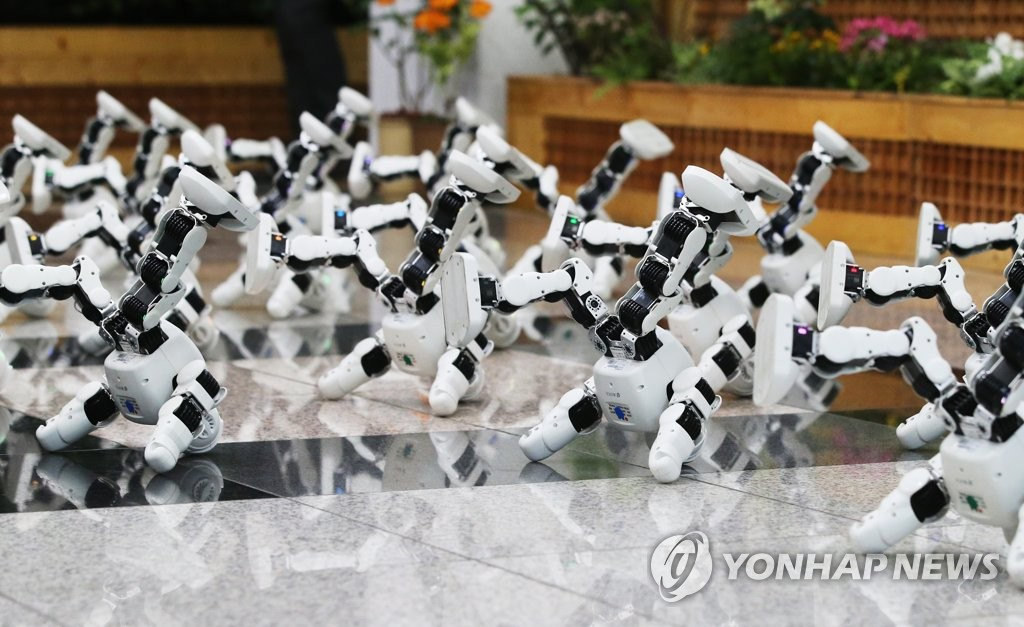 科技帶來視覺盛宴！韓地方政府大樓上演機器人舞蹈【組圖】【3】