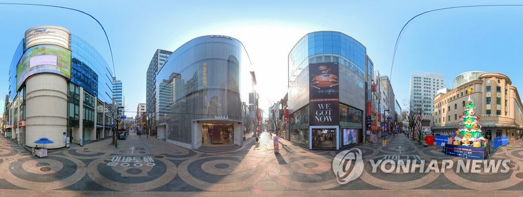 圖為12月7日下午，採用360度全景鏡頭拍攝並合成的明洞街景。