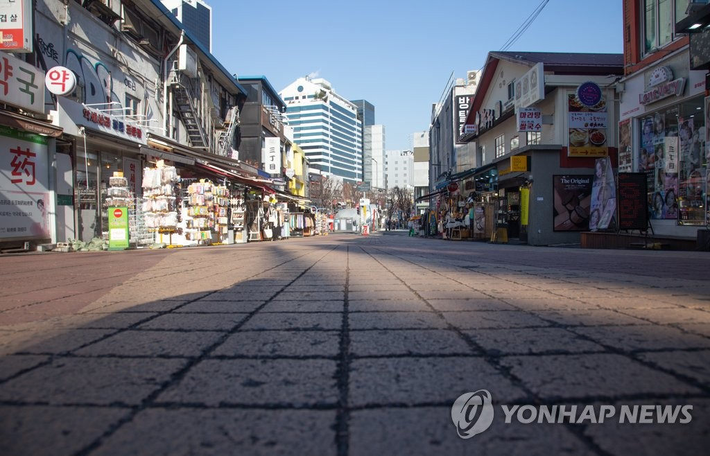 首爾市街道冷清、行人寥寥。