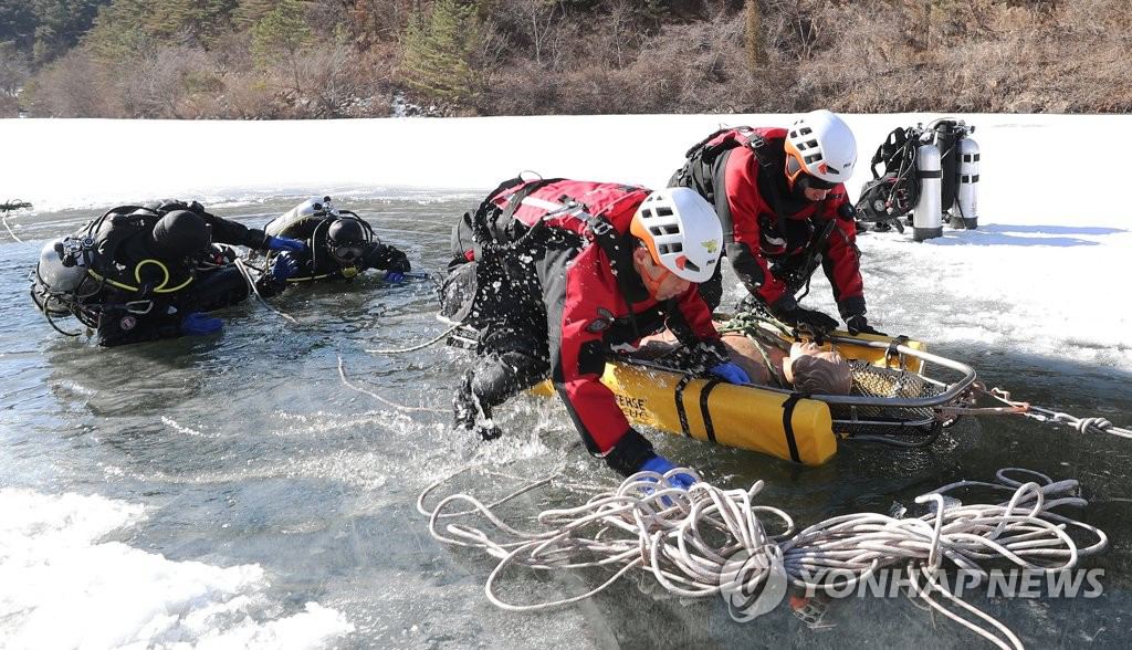 韓國消防救援大隊低溫下開展訓練【組圖】【2】