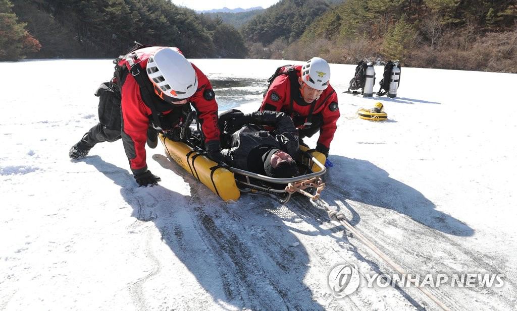 韓國消防救援大隊低溫下開展訓練【組圖】【4】