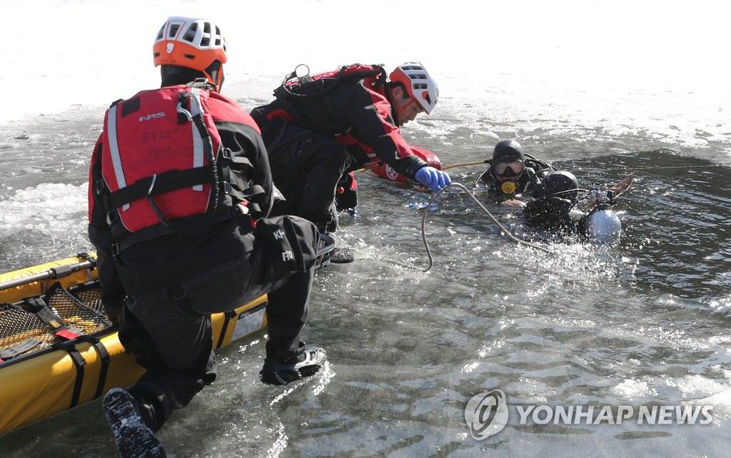 韓國消防救援大隊低溫下開展訓練【組圖】【3】