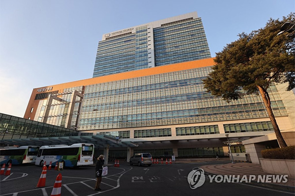 圖為朴槿惠接受隔離的首爾聖母醫院。圖源：韓聯社