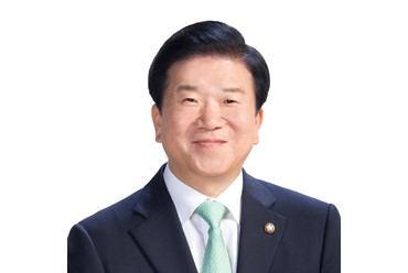  韓國國會議長朴炳錫通過人民網向中國人民拜年