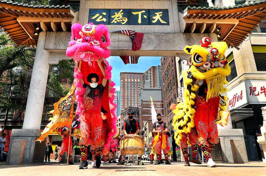 美國波士頓唐人街舉行舞獅表演