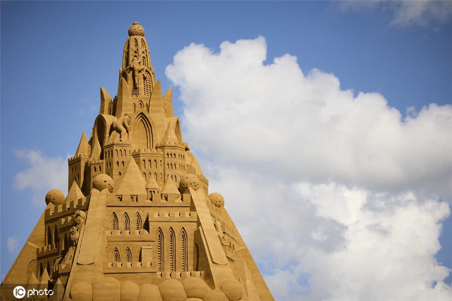 全球最高沙雕亮相丹麥 高度為21.16米
