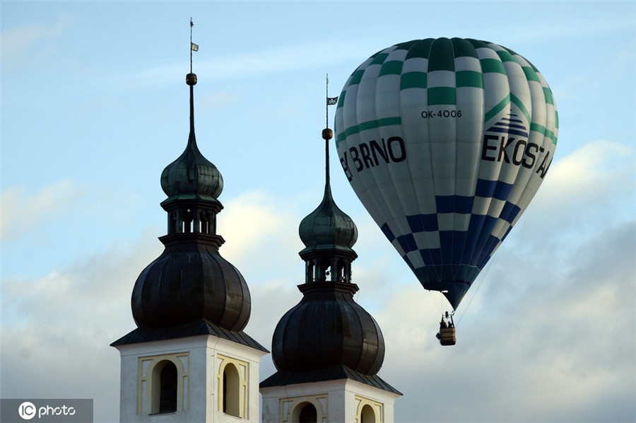 捷克舉行第25屆特爾克熱氣球節