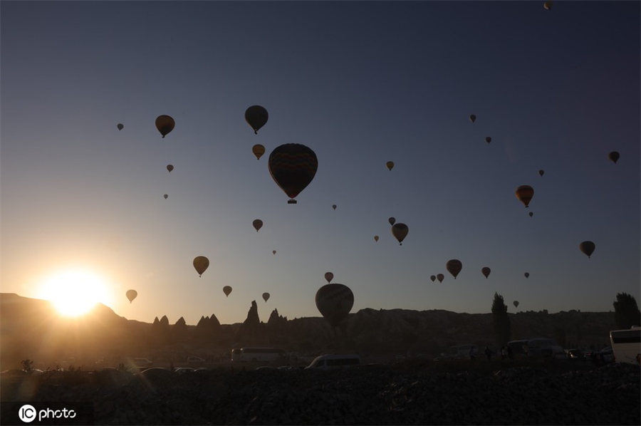 梦幻十足！土耳其国际热气球节进行中