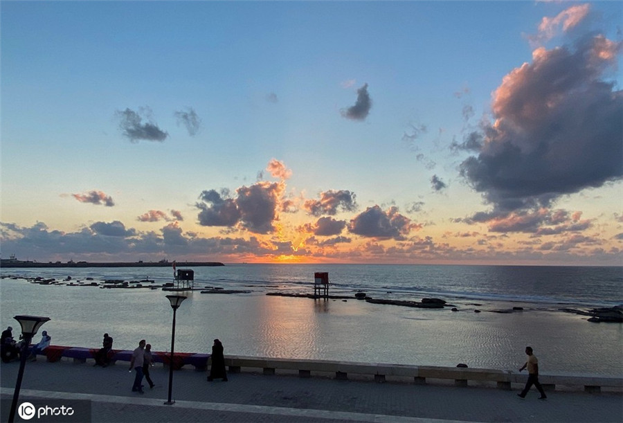 利比亚班加西 海滩日落美如画