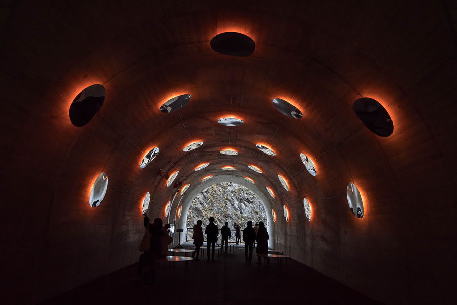 日本十日町“光之隧道”艺术展览