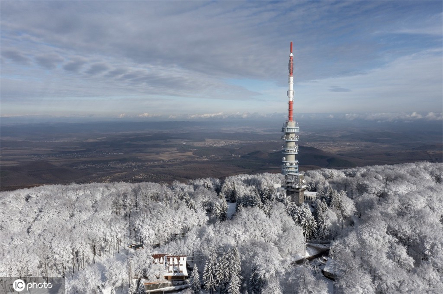 匈牙利马特劳山脉白雪皑皑美如画卷