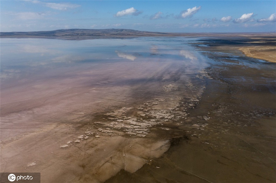 土耳其图兹湖因干旱水位严重下降