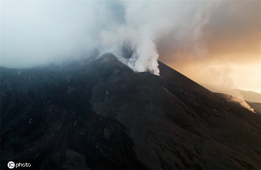 西班牙拉帕爾馬島火山持續噴發