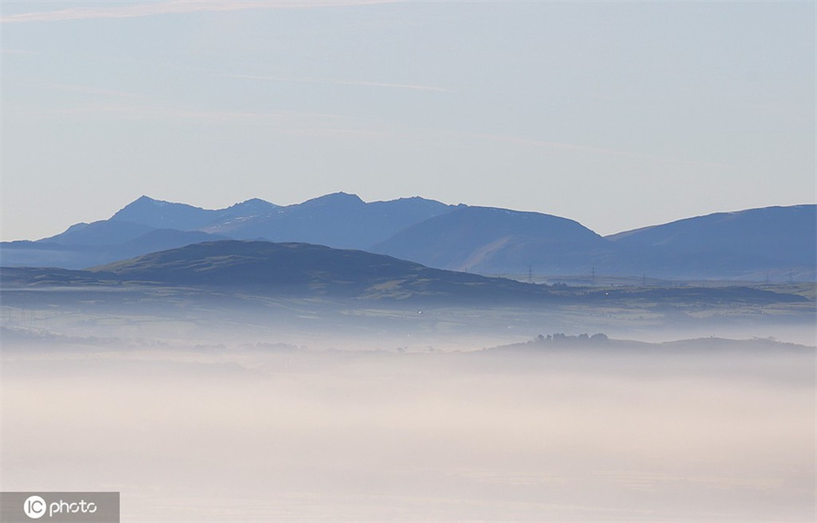 英國威爾士大霧彌漫宛如仙境
