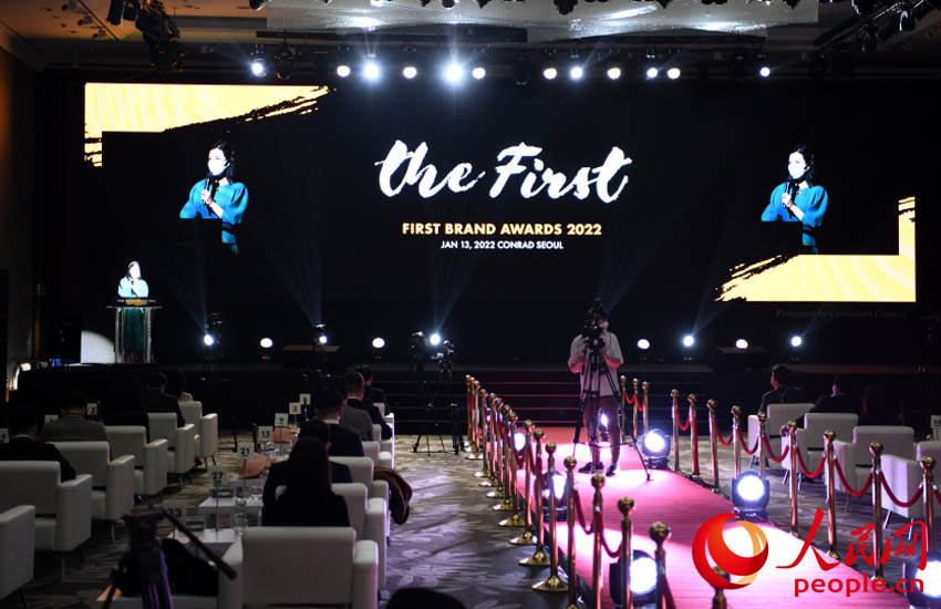 “2022年韩国第一品牌大奖”颁奖典礼1月13日举行。人民网 裴��基摄