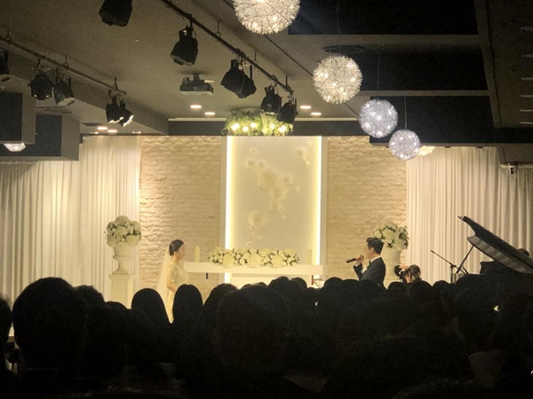 韩国年轻夫妇的婚礼现场 杨帆摄