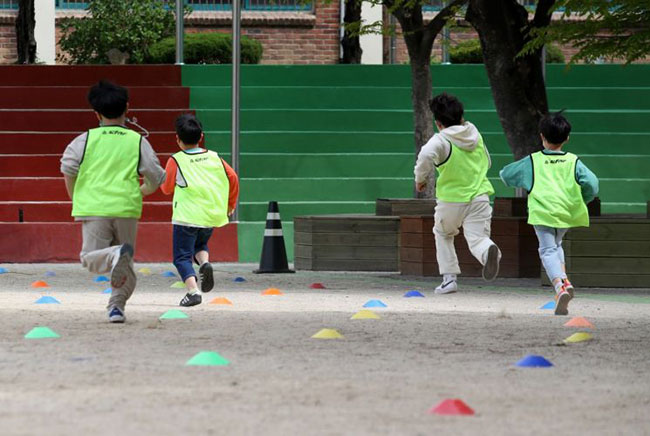 调查：韩国每5名儿童中就有1人感到不幸福