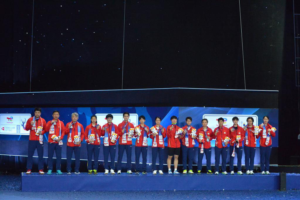 5月14日，中国队在颁奖仪式上。新华社发（拉亨摄）