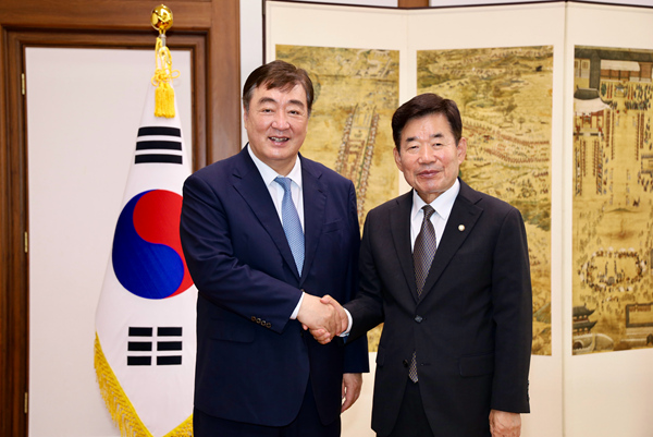 駐韓大使邢海明會見韓國新任國會議長金振杓。圖片來源：中國駐韓國大使館