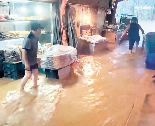 韩国首都圈一带遭遇罕见暴雨袭击 致多人伤亡・失踪