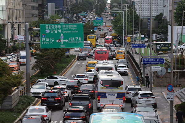 首尔地区雨势减弱 车辆运行部分恢复正常