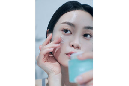 　　艾珂薇相關人士表示，艾珂薇一直秉承採用韓國傳統科學護膚的理念，致力於為消費者重新找回肌膚原始平衡、關注肌膚的內在及根源問題。品牌團隊將不斷進行探索與思考，為消費者提供更多高品質產品，讓消費者買得放心、用得放心。