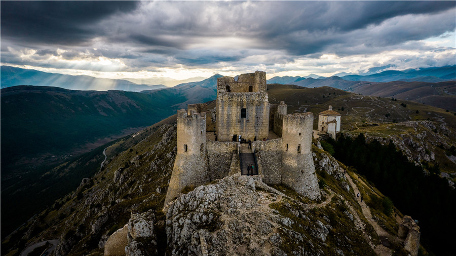 意大利城堡航拍圖巍峨壯觀