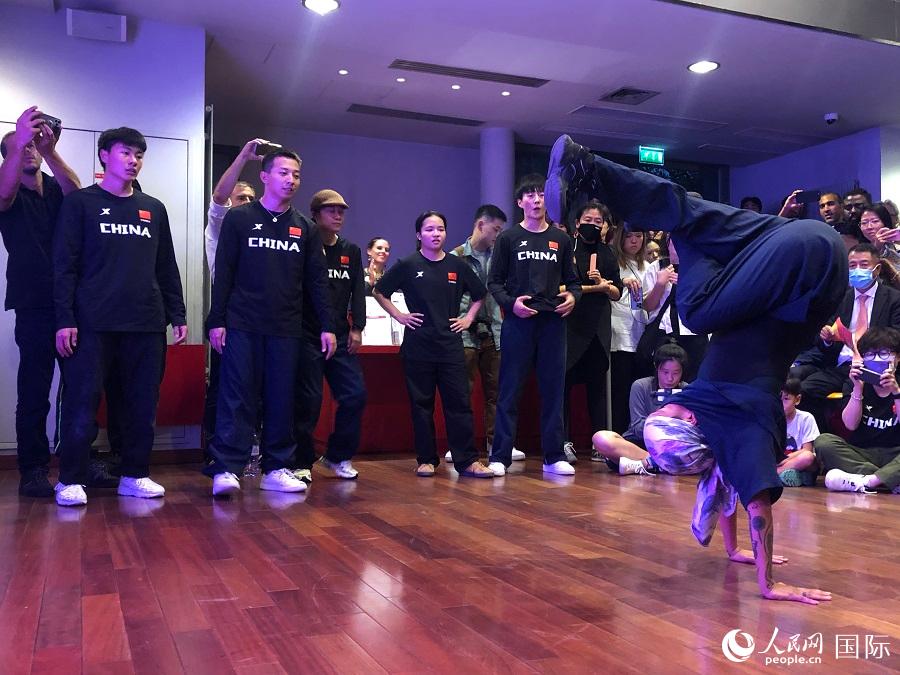 中法霹靂舞表演交流會在巴黎中國文化中心舉辦